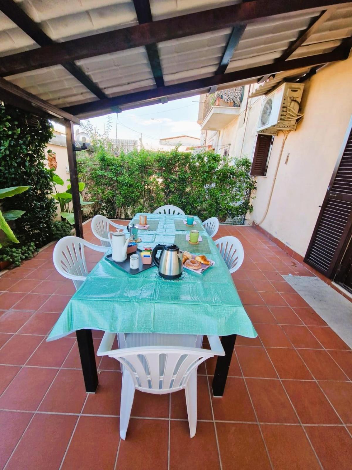 Per Chi Ama Prendere Il Caffe In Terrazzo Rom